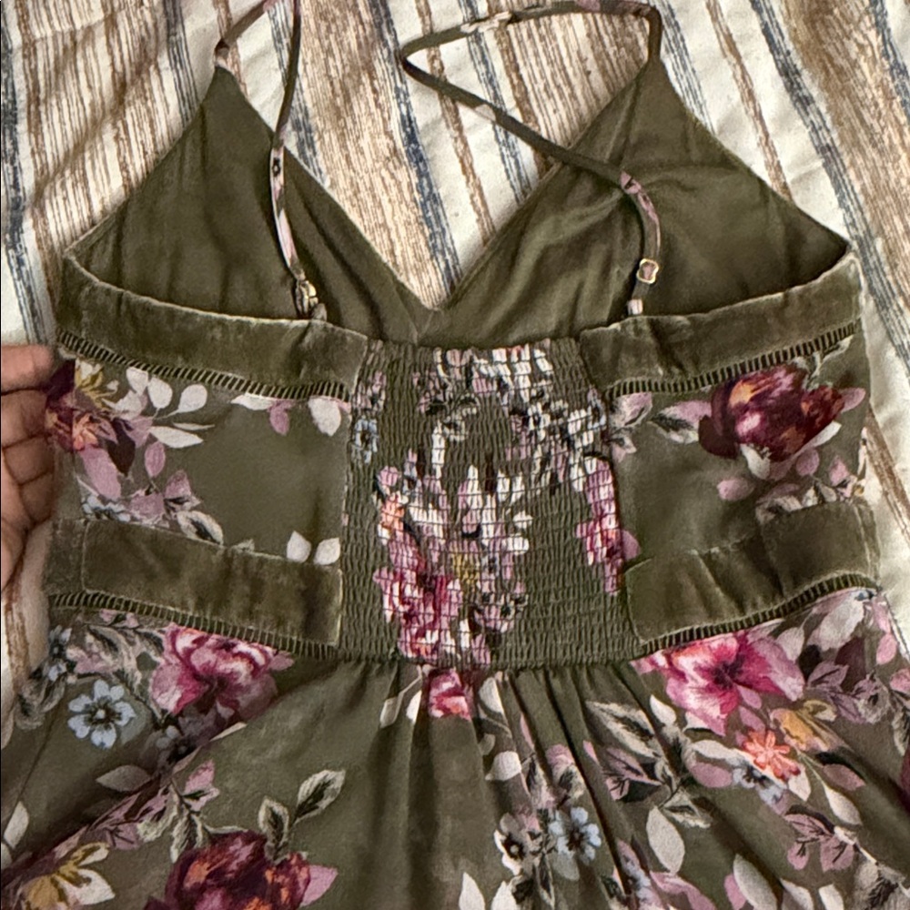 WHITE HOUSE BLACK MARKET STAPPY VELVET TRIM FLORAL DRESS - Picture 9 of 14